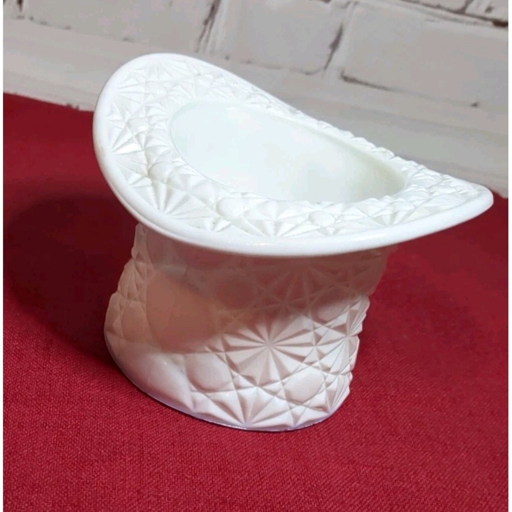 Vtg Milk Glass Daisy & Button Design 3.5"Top Hat Vase/Planter Tea Light Holder‎